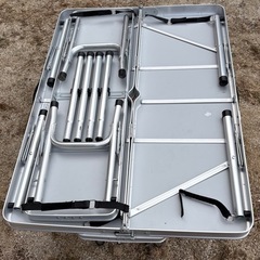 折りたたみテーブルセットの画像