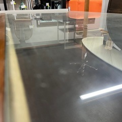 ガラス天板 ローテーブル／木製フレーム／収納棚付きの画像