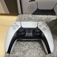 PlayStation 5 PS5本体 CFI-1100A01 ディスクドライブ版　モンスターハンター付き (ディスク)の画像