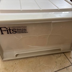 衣装ケース　割れありの画像