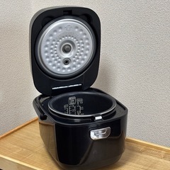 炊飯器 3合 アイリスオーヤマ 2016年製の画像