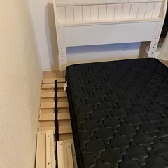 ベッドとマットレスセットの画像