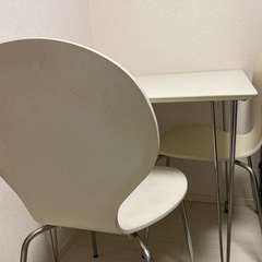 ダイニングテーブル　　椅子2脚の画像