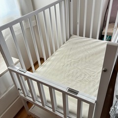 カトージ　ベビーベッド　ハイタイプ　ツーオープン　白の画像