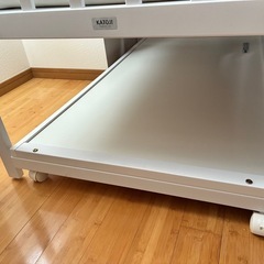 カトージ　ベビーベッド　ハイタイプ　ツーオープン　白の画像