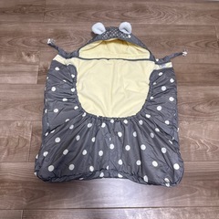 抱っこ紐とケープのセットの画像