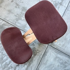 背筋も伸びるバランスチェアの画像