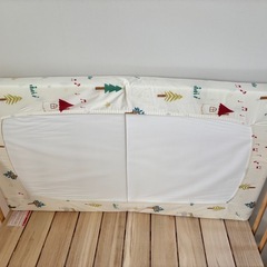 カトージベビーベッドと西川ベビー敷布団のセットの画像