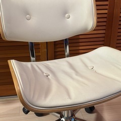 デスクチェア　ホワイトの画像