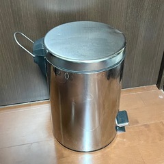ゴミ箱　ダストボックス フットペダル式 の画像