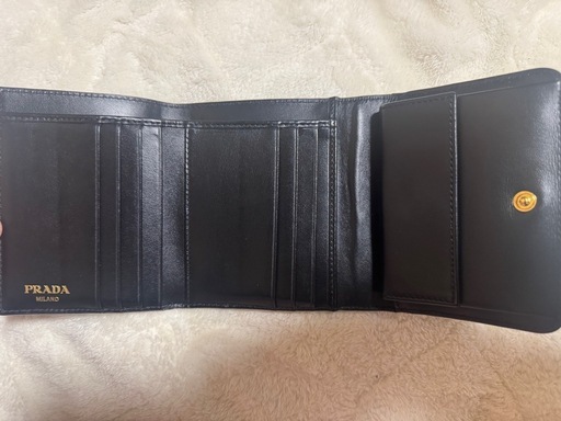 プラダ　三つ折り財布　値下げしました。