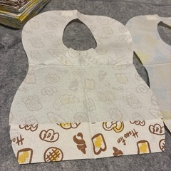 【未使用品】紙製使い捨てエプロン　62枚の画像