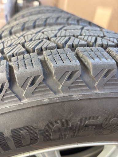 スタッドレスタイヤ4本＋アルミホイール付【225/65R17】【溝約8mm】所沢引取 