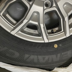 ハイエース用ホイール付きスタッドレスタイヤ4本セットの画像