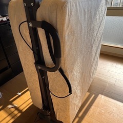 電動折りたたベッドの画像