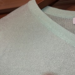 m.f.editorialのVネックラメニットプルオーバーの画像