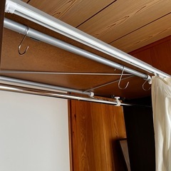 伸縮クローゼットハンガーラックの画像