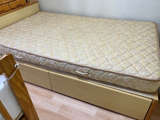 Sealyセミダブルのベッド　マットレス付き