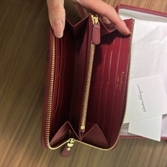 フェラガモ　長財布　箱入りの画像