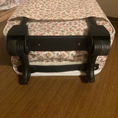 花柄スーツケースの画像
