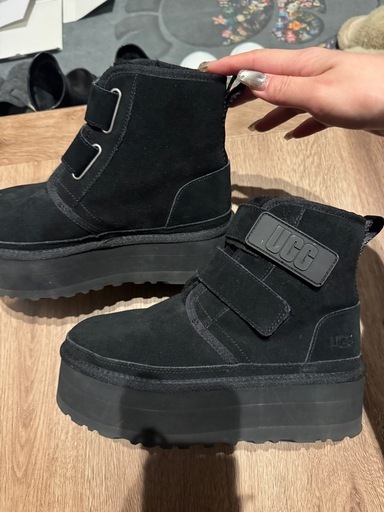 UGG ニューメル プラットフォーム 厚底 ムートンブーツ ブラック