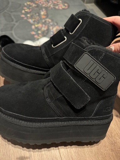 UGG ニューメル プラットフォーム 厚底 ムートンブーツ ブラック