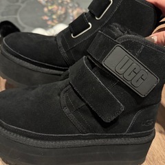 UGG ニューメル プラットフォーム 厚底 ムートンブーツ ブラックの画像