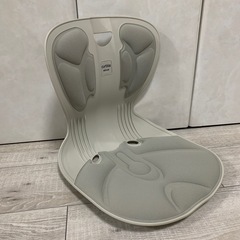 カーブルチェアー。姿勢矯正座椅子の画像