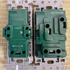 4点セット_パナソニック 接地コンセント 2種類セット (WTF11313WK / WTF19324WK)の画像