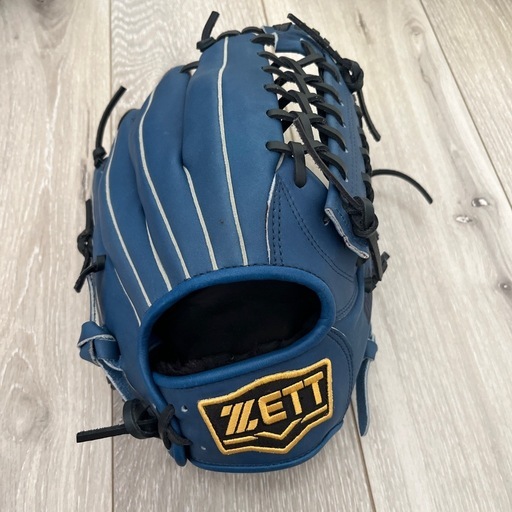 ZETT 青と黒のレザー製グローブ