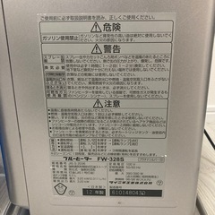 石油ファンヒーター、ポリタンク、ポンプの画像