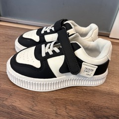 シーイン　スニーカー　キッズ　18センチの画像