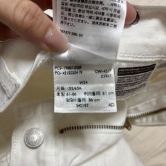 【中古品】リーバイス　白ジーパンの画像
