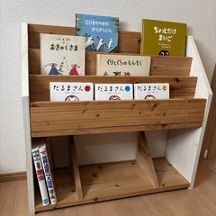 絵本棚　杉の画像