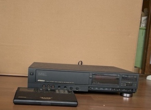 Victor ビクター HR-D77 VHSビデオデッキ 通電確認済 (桃太郎) 入地の