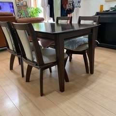 ダイニングテーブルセットお話し中ですの画像