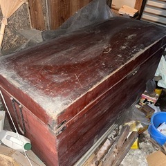 およそ築100年以上の古民家より発掘❗️　長持(ながもち)  物入れ　木箱　宝箱　座布団入れ　古民具　骨董家具の画像