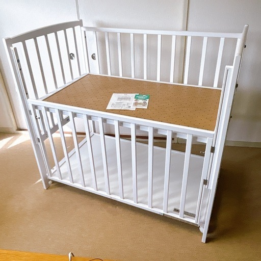 YAMASAKI ハイタイプ ツーオープン ベビーベッド 白 (高橋操) 秦野の