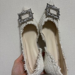 ホワイトツイード風さビジュー付きパンプス 新品未着用の画像