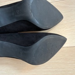 スエードパンプスの画像