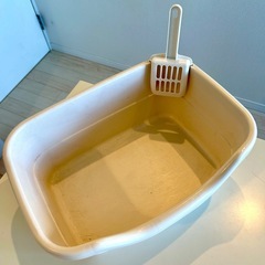【無料】セット　猫トイレ・砂入れなどの画像
