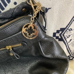 黒色ショルダーバッグ　の画像