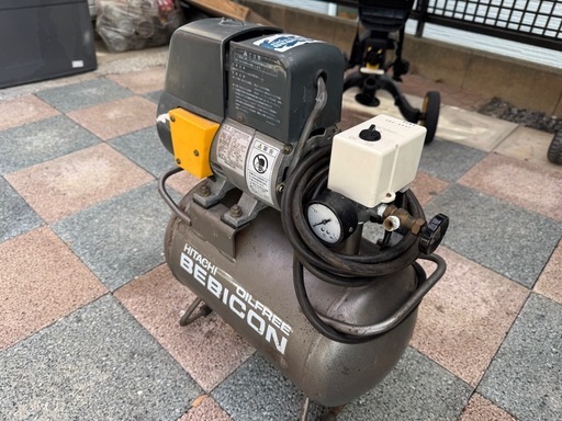 日立100V ベビコン　コンプレッサー　　