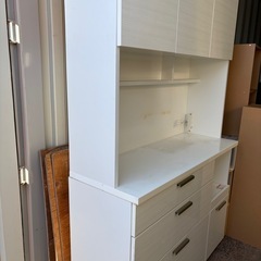 電源付きキッチン収納家具の画像