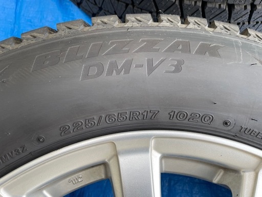 ★値下げしました‼️【ほぼ新品イボ残り】スタッドレスタイヤ　ブリヂストン　ブリザックDM-V3 225/65 R17