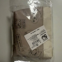 ハローキティ50周年ポーチの画像