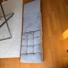 長い座椅子の画像