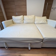 ベッドにもなるL字カウチソファの画像