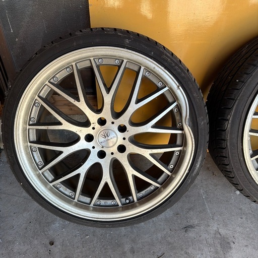 ロクサーニ  20インチ8.5J＋35