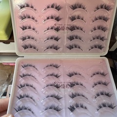 つけまつげの画像